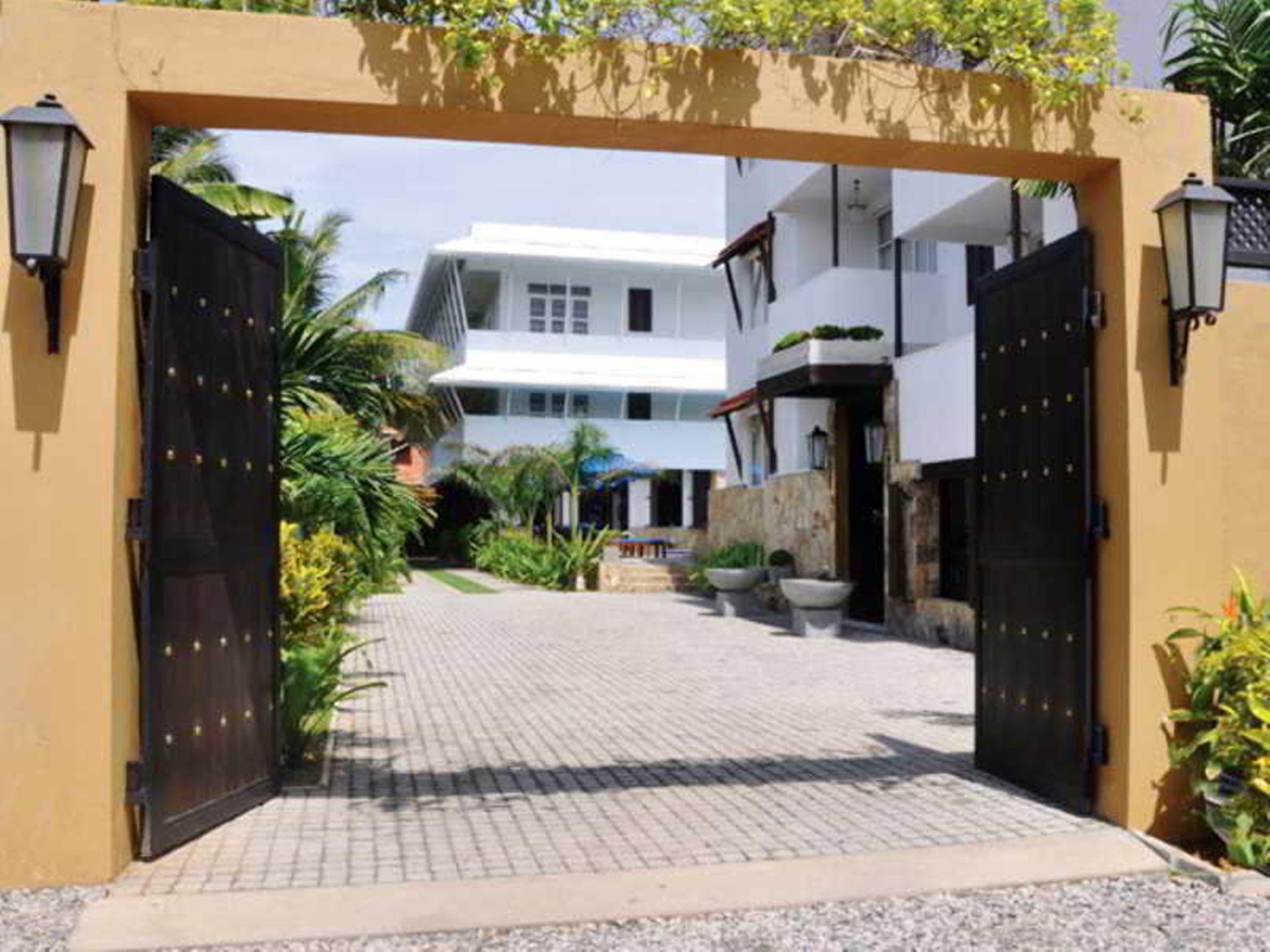 St.Lachlan Hotel & Suites Negombo Exterior photo